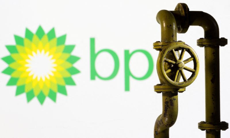 &copy; Reuters. FILE PHOTO: A 3D-printed natural gas pipeline is placed in front of displayed BP logo in this illustration taken February 8, 2022. REUTERS/Dado Ruvic/Illustration