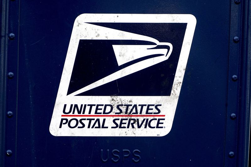 &copy; Reuters. FILE PHOTO: A U.S. Postal Service (USPS) logo is pictured on a mail box in the Manhattan borough of New York City, New York, U.S., August 21, 2020. REUTERS/Carlo Allegri