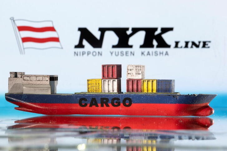 &copy; Reuters. 日本郵船、商船三井、川崎汽船など海運株が軟調に推移。写真は、日本郵船のロゴ。２０２２年３月３日に撮影。（２０２２年　ロイター／Dado Ruvic）