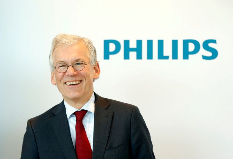 &copy; Reuters. FOTO DE ARCHIVO: El CEO Frans van Houten de la compañía neerlandesa de tecnología de la salud Philips presenta los resultados financieros de la compañía para el cuarto trimestre y el año completo 2018, en Ámsterdam, Países Bajos, 29 de enero de 20