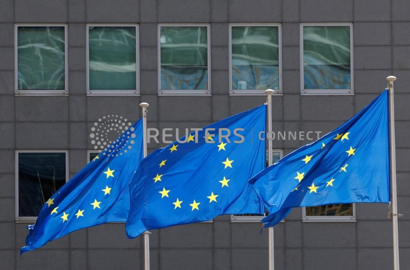 &copy; Reuters. Tre bandiere dell'Unione Europea a Bruxelles. REUTERS/Yves Herman/