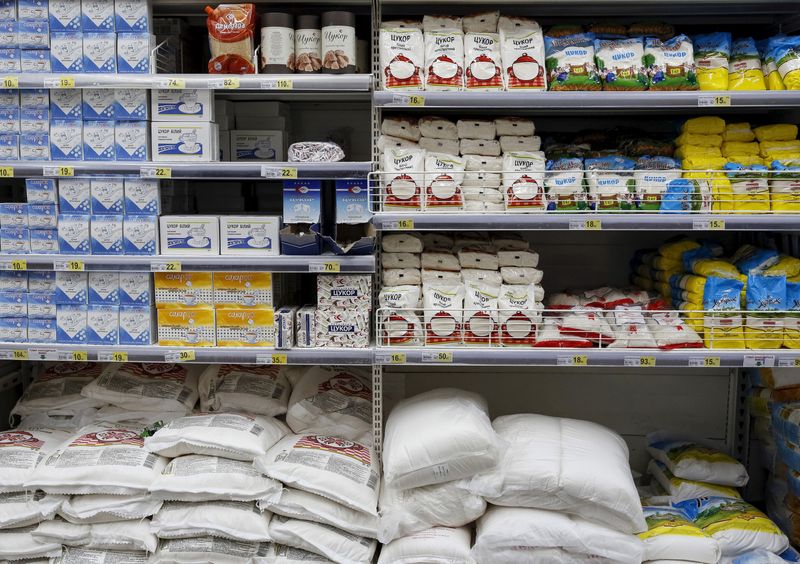 &copy; Reuters. FOTO DE ARCHIVO: Productos azucareros en un supermercado de Kiev