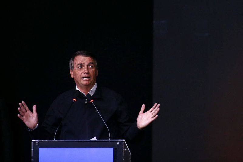 &copy; Reuters. Presidente e candidato à reeleição Jair Bolsonaro discursa em São Paulo
09/08/2022 REUTERS/Carla Carniel