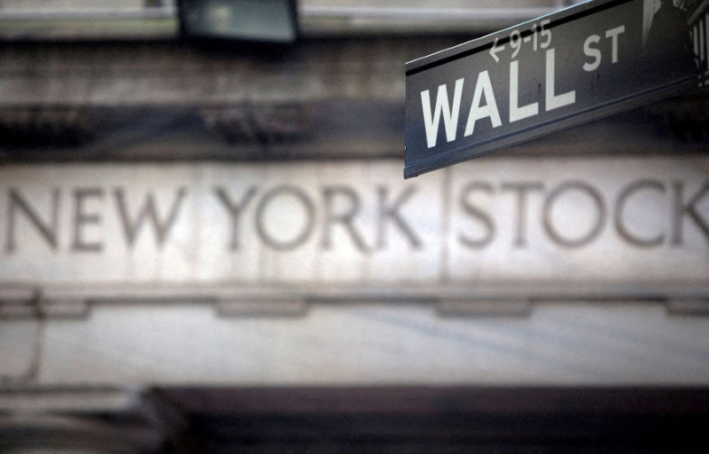 Dow Jones sobe com varejistas, mas S&P 500 e Nasdaq recuam
