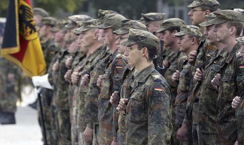 &copy; Reuters. قوات ألمانية ضمن بعثة الاتحاد الأوروبي لحفظ السلام في البوسنة في صورة من أرشيف رويترز