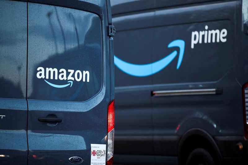 &copy; Reuters. FILE PHOTO: Logos of Amazon and Amazon Prime are pictured on vehicles outside the Amazon Fulfilment Centre in Altrincham, near Manchester, Britain, November 26, 2021. REUTERS/Carl Recine/