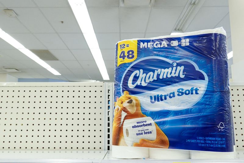 &copy; Reuters. FILE PHOTO: Charmin toilet paper, a brand owned by Procter & Gamble, is seen for sale in a store in Manhattan, New York City, U.S., June 29, 2022. REUTERS/Andrew Kelly