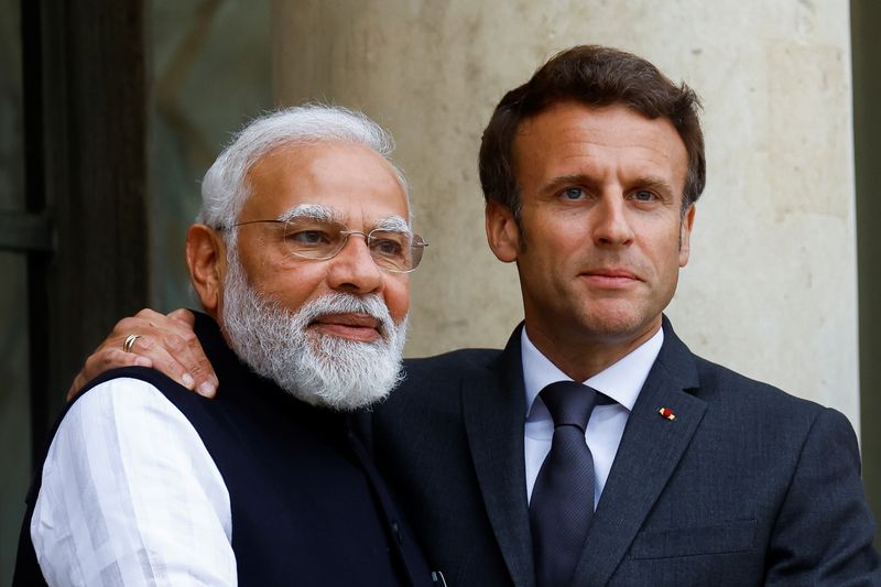 &copy; Reuters. フランスのマクロン大統領は１６日、インドのモディ首相と電話会談した。５月４日撮影（２０２２年　ロイター/Gonzalo Fuentes）