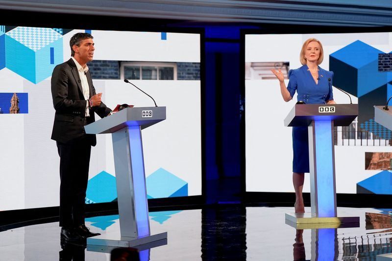 &copy; Reuters. FILE PHOTO: Candidates Rishi Sunak and Liz Truss take part in the BBC Conservative party leadership debate at Victoria Hall in Hanley, Stoke-on-Trent, Britain, July 25, 2022. Jacob King/Pool via REUTERS