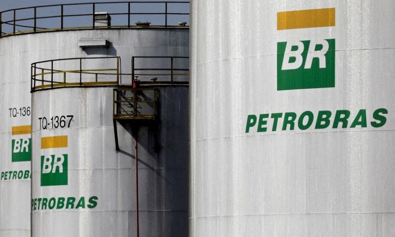 &copy; Reuters. FILE PHOTO: The logo of Brazil's state-run Petrobras oil company is seen on a tank in at Petrobras Paulinia refinery in Paulinia, Brazil July 1, 2017. REUTERS/Paulo Whitaker//File Photo