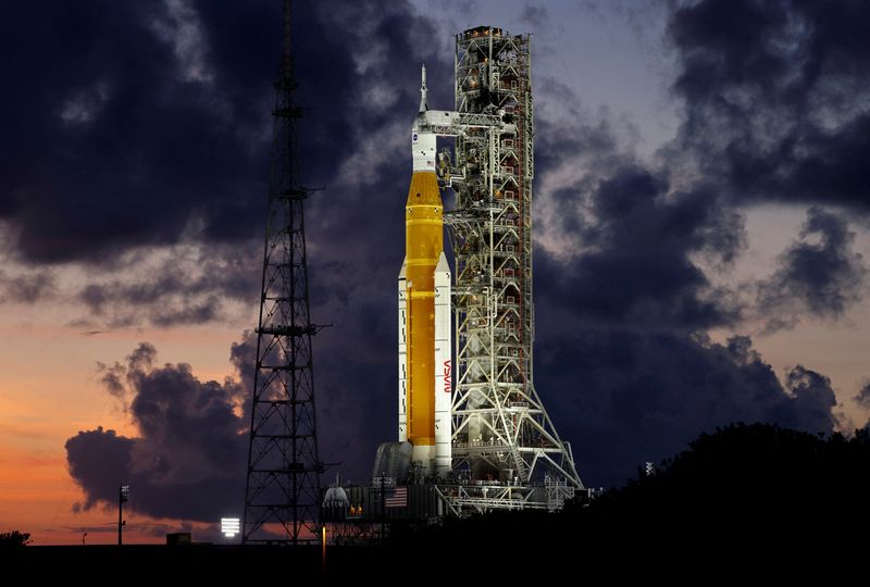 &copy; Reuters. صاروخ تابع لإدارة الفضاء والطيران الأمريكية (ناسا) معروض في مركز كينيدي للفضاء في كيب كانافيرال بفلوريدا في الولايات المتحدة يوم 27 يونيو حز