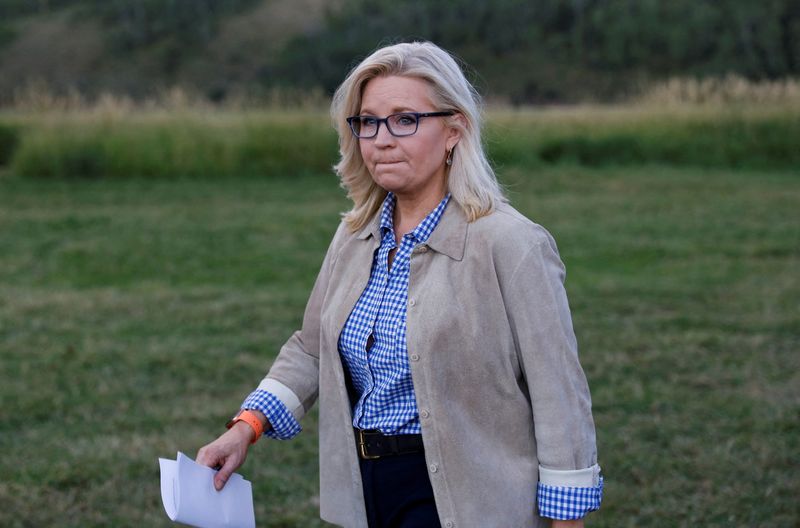 © Reuters. Republican candidate U.S. Representative Liz Cheney walks during her primary election night party in Jackson, Wyoming, U.S. August 16, 2022.  REUTERS/David Stubbs     