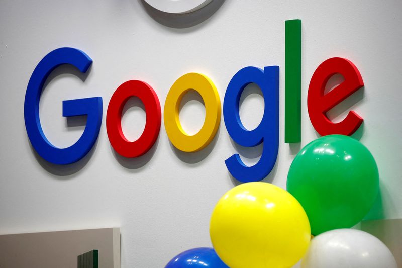 © Reuters. FILE PHOTO: The logo of Google is seen at the high profile startups and high tech leaders gathering, Viva Tech,in Paris, France May 16, 2019. REUTERS/Charles Platiau