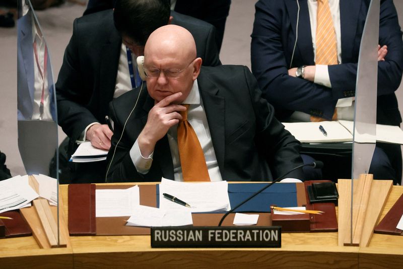 &copy; Reuters. السفير الروسي لدى الأمم المتحدة فاسيلي نيبينزيا لدى حضوره اجتماعا في مجلس الأمن الدولي في نيويورك يوم 19مايو ايار 2022. تصوير: شانون ستابلتون - 