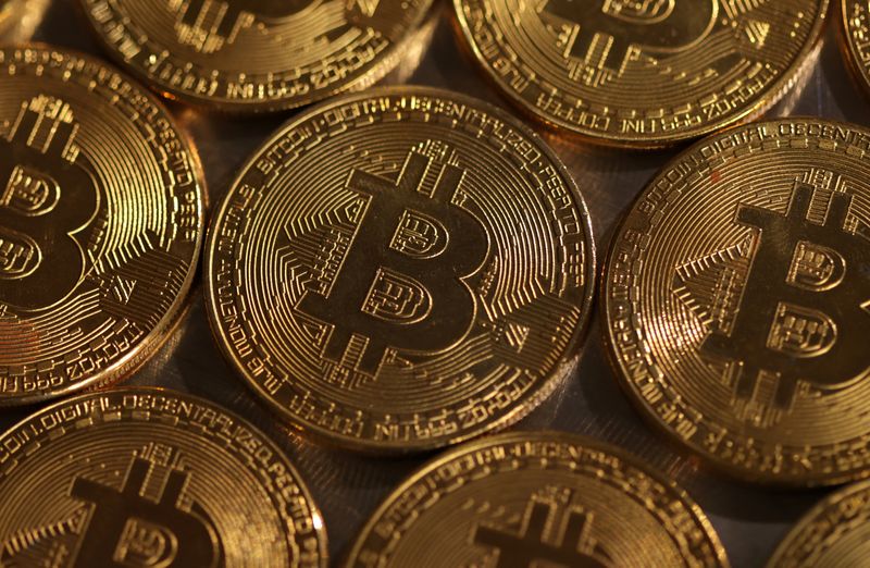 &copy; Reuters. FILE PHOTO: Representations of cryptocurrency Bitcoin are seen in this illustration, August 10, 2022. REUTERS/Dado Ruvic/Illustration