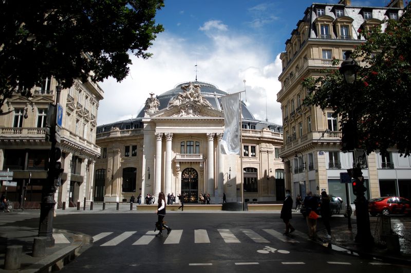 &copy; Reuters. Les actions européennes poursuivent leur progression en début de séance mercredi après cinq séances consécutives de hausse. À Paris, le CAC 40 gagne 0,05% vers 07h40 GMT. À Londres, le FTSE 100 prend 0,04% et à Francfort, le Dax est quasi inchang