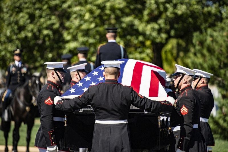 &copy; Reuters. The 3d U.S. Infantry Regiment (The Old Guard) Caisson Platoon, Marines from the "The President?s Own" Marine Band, and Marines from the Marine Barracks, Washington, D.C. (8th and I) conduct military funeral honors with funeral escort for U.S. Marine Corps
