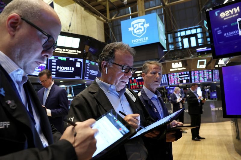 &copy; Reuters. Operadores trabalham na Bolsa de Valores de Nova York, EUA
17/08/2022
REUTERS/Brendan McDermid