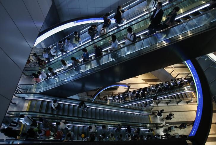 &copy; Reuters. 　８月のロイター企業調査によると、ポストコロナで「人手不足」が生じていると回答した企業が５４％と半数を超えた。写真は２０１４年９月、都内で撮影（２０２２年　ロイター／Yuya S