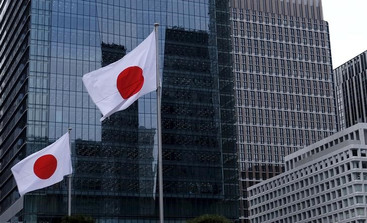 &copy; Reuters. 　８月のロイター企業調査によると、減速が懸念される足元の景気に対応し、経済対策が「必要」とする企業は７５％にのぼった。写真は２０１６年２月、都内のビジネス地区で撮影（２０