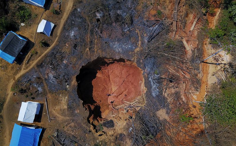 &copy; Reuters. Garimpo de ouro perto de Crepurizão, em Itaituba, no Pará
02/08/2017
REUTERS/Nacho Doce