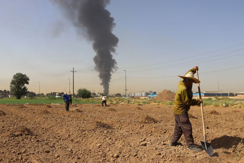 &copy; Reuters. حقل نفط في طهران في صورة من أرشيف رويترز.