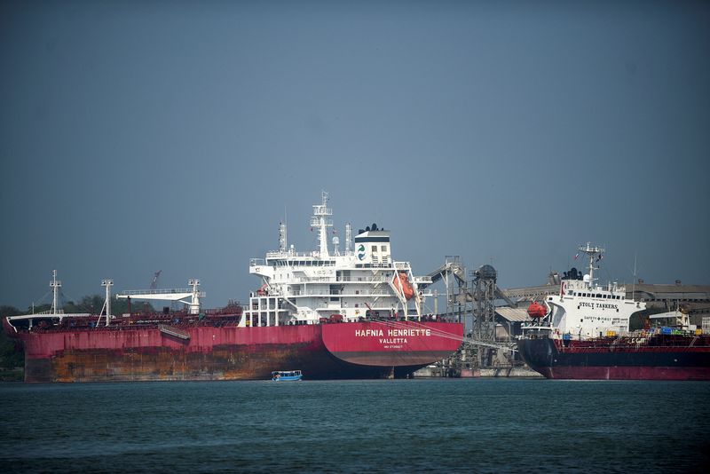 &copy; Reuters. FILE PHOTO: Oil tankers are docked at the port of Tuxpan, in Veracruz state, Mexico April 22, 2020. REUTERS/Oscar Martinez/File Photo
