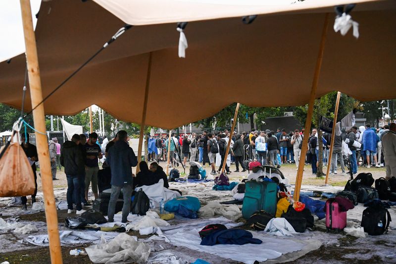 Dutch refugee council sues state over "inhumane" asylum centres