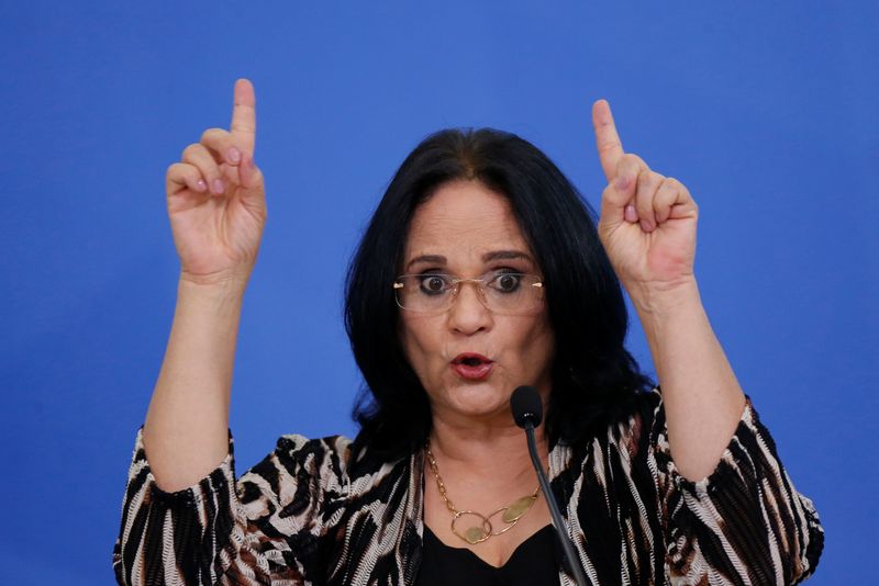 &copy; Reuters. Damares Alves discursa durante cerimônia no Palácio do Planalto
02/09/2020 REUTERS/Adriano Machado