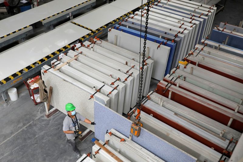 &copy; Reuters. A worker arranges slabs in the factory at IceStone, a manufacturer of recycled glass countertops and surfaces, in New York City, New York, U.S., June 3, 2021. REUTERS/Andrew Kelly/File Photo