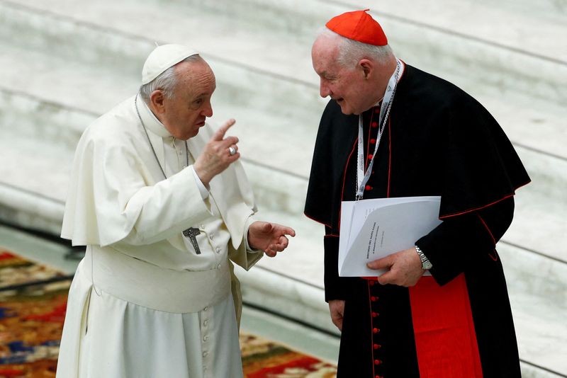 &copy; Reuters. FILE PHOTO: Pope Francis talks to Cardinal Marc Ouellet of Canada as he inaugurates the work of the International Symposium "For a fundamental theology of the priesthood" at the Vatican, February 17, 2022. REUTERS/Remo Casilli/File Photo
