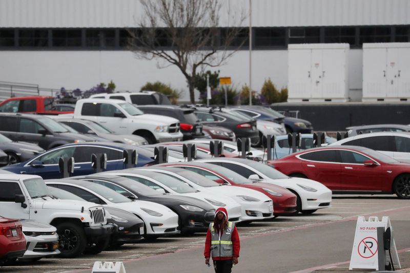 &copy; Reuters. FILE PHOTO: Cars are parked in the employee parking lot at Tesla Inc's U.S. vehicle factory in Fremont, California, U.S., March 18, 2020. REUTERS/Shannon Stapleton