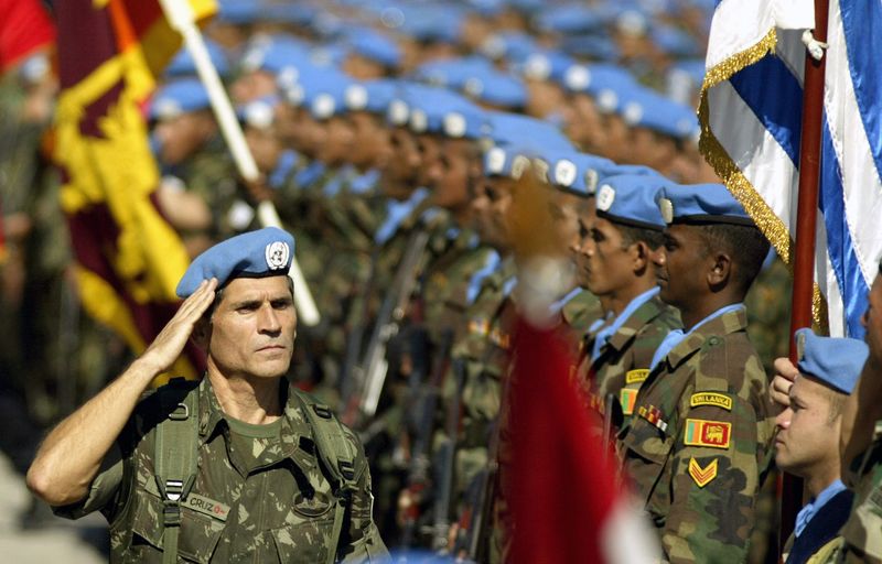 &copy; Reuters. General brasileiro Santos Cruz durante comando de missão da ONU no Haiti
11/01/2007
REUTERS/Eduardo Munoz