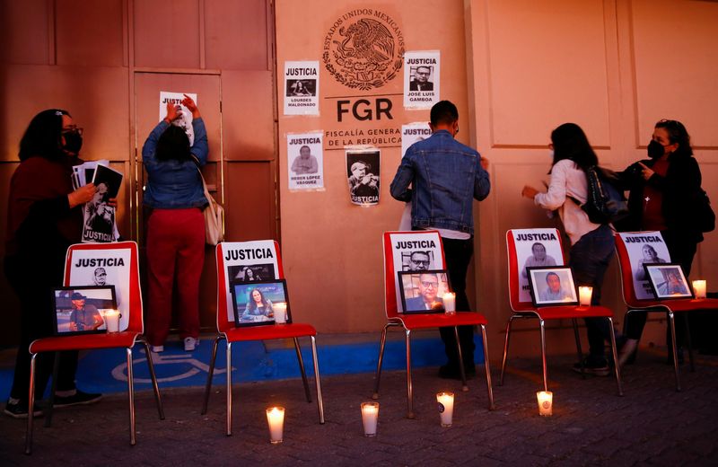 &copy; Reuters. Homenagem a jornalistas mortos em Ciudad Juarez, no México
14/02/2022
REUTERS/Jose Luis Gonzalez