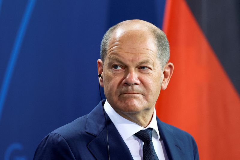 &copy; Reuters. FILE PHOTO: German Chancellor Olaf Scholz attends a news conference with Palestinian President Mahmoud Abbas, in Berlin, Germany, August 16, 2022. REUTERS/Lisi Niesner/File Photo