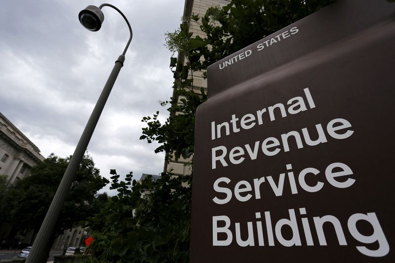 &copy; Reuters. FILE PHOTO: A security camera hangs near a corner of the U.S. Internal Revenue Service (IRS) building in Washington May 27, 2015. REUTERS/Jonathan Ernst/File Photo