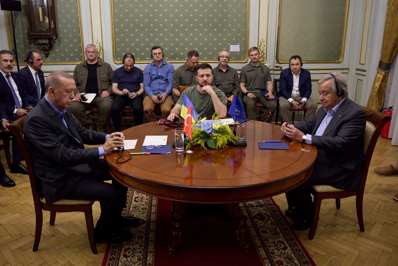 &copy; Reuters. Zelenskiy, Erdogan e Guterres se reúnem em Lviv
 18/8/2022    Divulgação