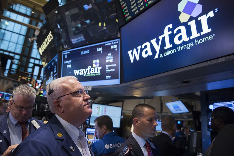 &copy; Reuters. Traders wait for the Wayfair IPO on the floor of the New York Stock Exchange October 2, 2014. REUTERS/Lucas Jackson/File Photo