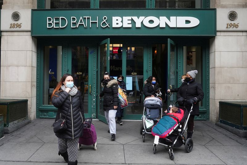 &copy; Reuters. FILE PHOTO: People walk out of a Bed Bath & Beyond amid the coronavirus disease (COVID-19) pandemic in the Manhattan borough of New York City, New York, U.S., January 27, 2021. REUTERS/Carlo Allegri/File Photo