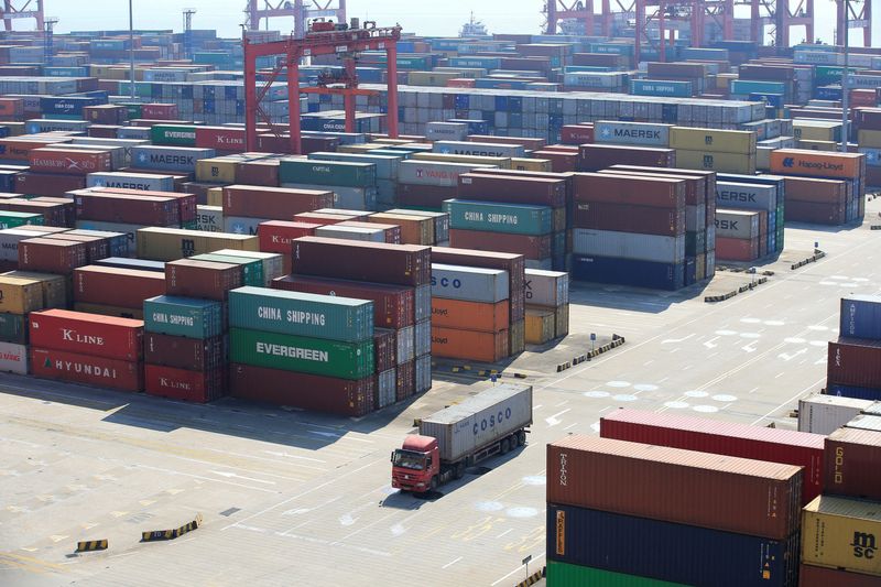 &copy; Reuters. FILE PHOTO: Containers are seen at the Yangshan Deep Water Port, part of the Shanghai Free Trade Zone, in Shanghai, China February 13, 2017. REUTERS/Aly Song/File Photo