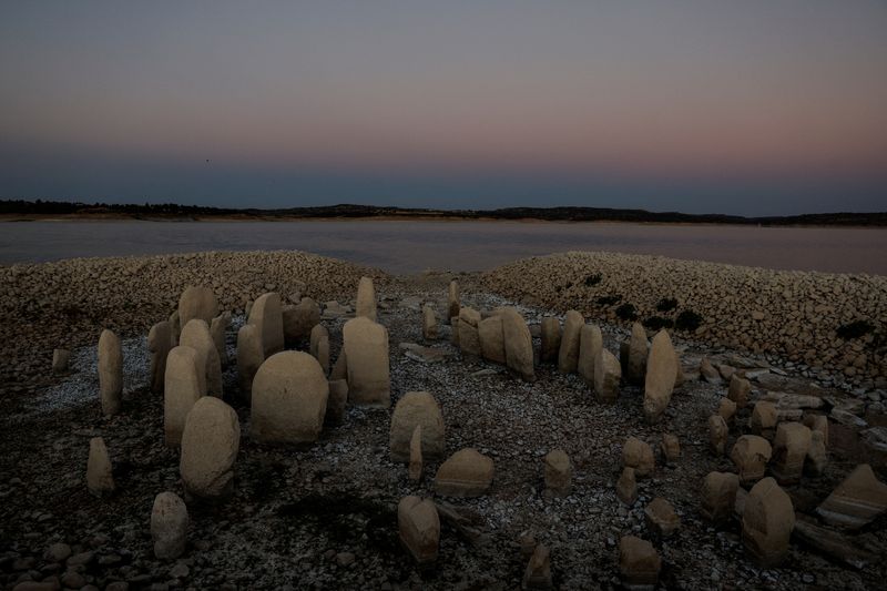 &copy; Reuters. FILE PHOTO: The dolmen of Guadalperal, also known as the Spanish Stonehenge, is seen due to the receding waters of the Valdecanas reservoir in the outskirts of El Gordo, Spain, August 3, 2022. REUTERS/Susana Vera/File Photo