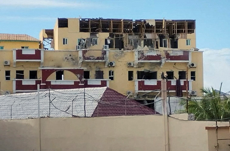 Pelo menos 12 mortos em cerco a hotel na Somália entra no segundo dia