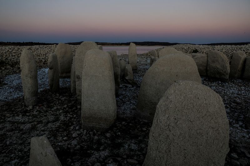 &copy; Reuters. O Dolmen de Guadalperal, conhecido como Stonehenge espanhol, após seca atingir área alagada
3/08/2022
REUTERS/Susana Vera