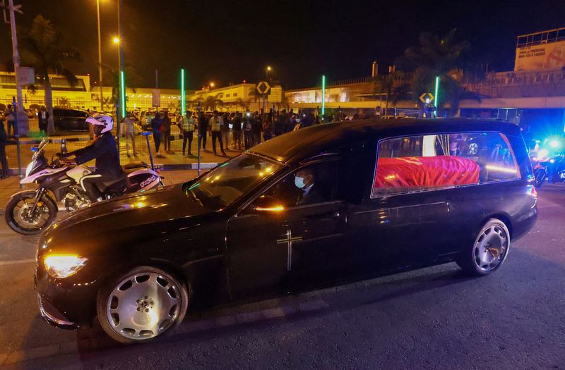 &copy; Reuters. A hearse transports the body of Angola's former President Jose Eduardo dos Santos, who died in Spain in July, at Luanda international airport, in Angola, August 20, 2022. REUTERS/Siphiwe Sibeko