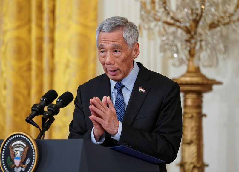 &copy; Reuters. رئيس وزراء سنغافورة لي هسين لونج يتحدث في البيت الأبيض يوم 29 مارس آذار 2022. رويترز