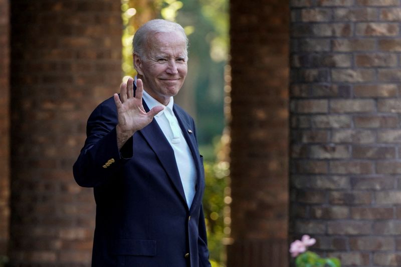 Analysis-As Biden kicks off US tour, some Democratic candidates want to keep their distance