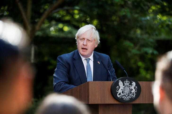 &copy; Reuters. 　ジョンソン英首相とバイデン米大統領、マクロン仏大統領、ショルツ独首相は２１日に電話で会談し、ウクライナの原子力施設の安全確保の重要性を確認した。英首相府が発表した。写真