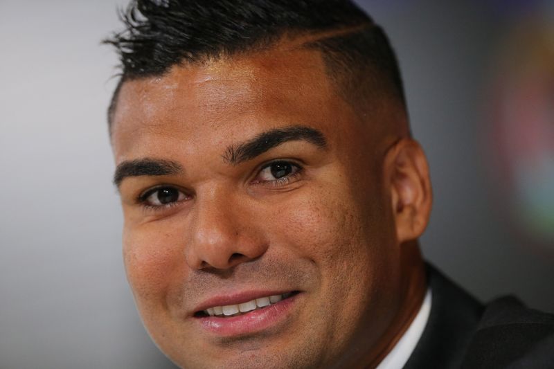 &copy; Reuters. Casemiro, durante una rueda de prensa en su despedida del Real Madrid tras fichar por el Manchester United, en Ciudad Real Madrid, Madrid, España, 22 de agosto de 2022. REUTERS/Isabel Infantes