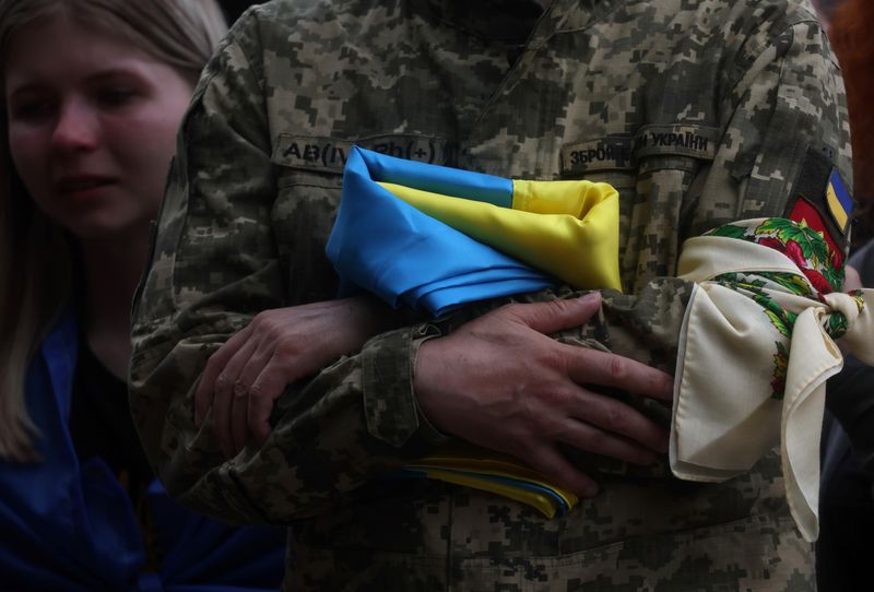 &copy; Reuters. Près de 9.000 militaires ukrainiens sont morts depuis le début de l'invasion de l'Ukraine par la Russie, a déclaré lundi le chef de l'armée ukrainienne, le général Valeri Zaloujny. /Photo prise le 18 juin 2022/REUTERS/Leah Millis