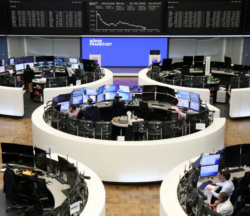 &copy; Reuters. Les Bourses européennes ont terminé en nette baisse lundi. À Paris, le CAC 40 a fini en repli de 1,8%. Le Footsie britannique a cédé 0,22% et le Dax allemand 2,32%. /Photo prise le 22 août 2022/REUTERS